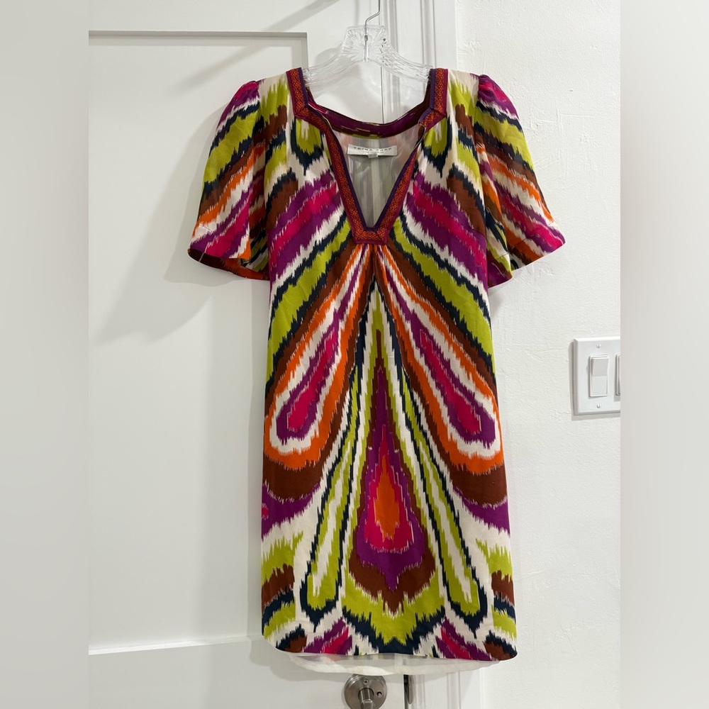 Trina Turk Multicolored patterned silk square v-neck mini dress (fair)